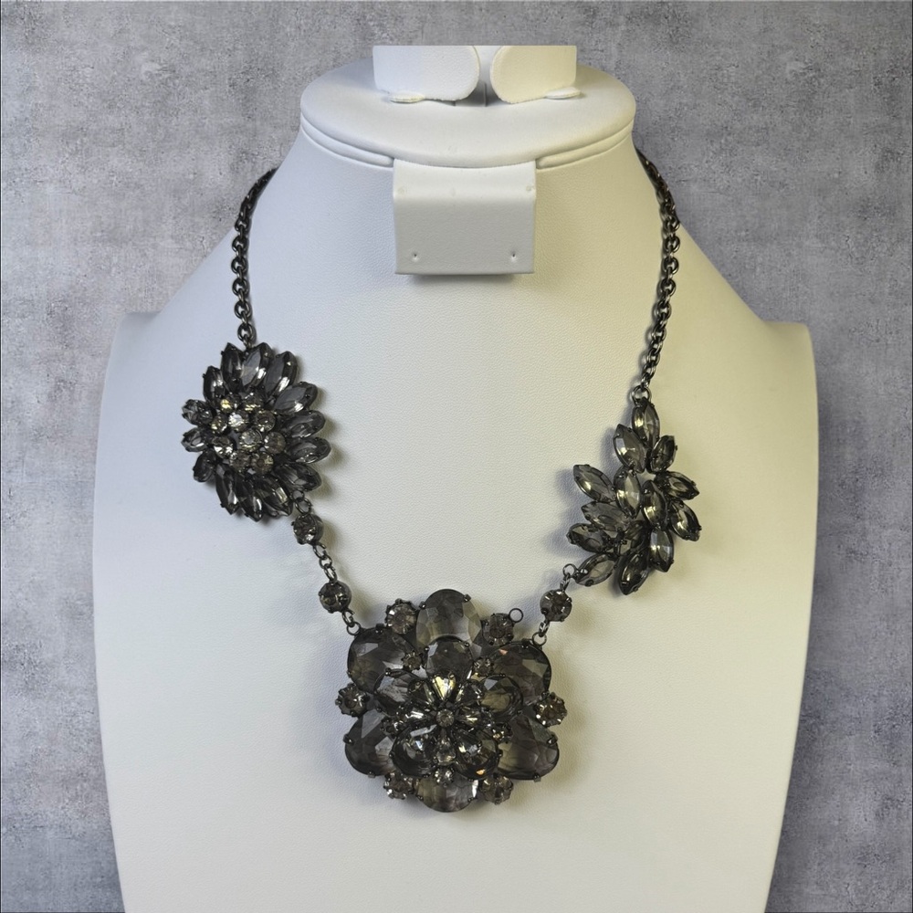 262. Cara‎ n.y. Multicolor Flower Statement Necklace Adjustable Lobster Clasp